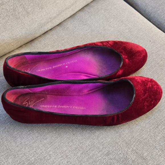 Giuseppe Zanotti Red Velvet Ballet Flats - Picture 2 of 16